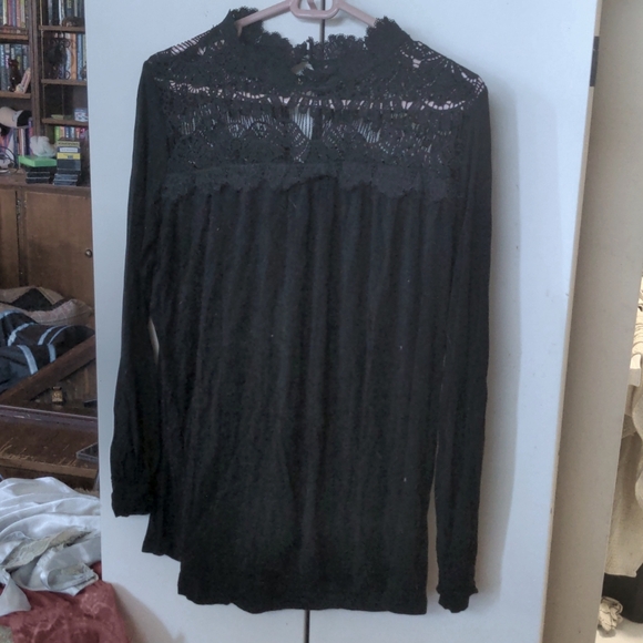 Lacy long sleeved top 4 items for $20❤️ - Picture 1 of 5